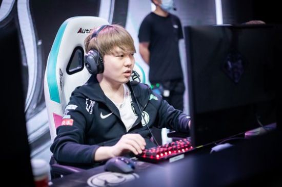 电竞赛事推动产业多元发展与影响力扩展